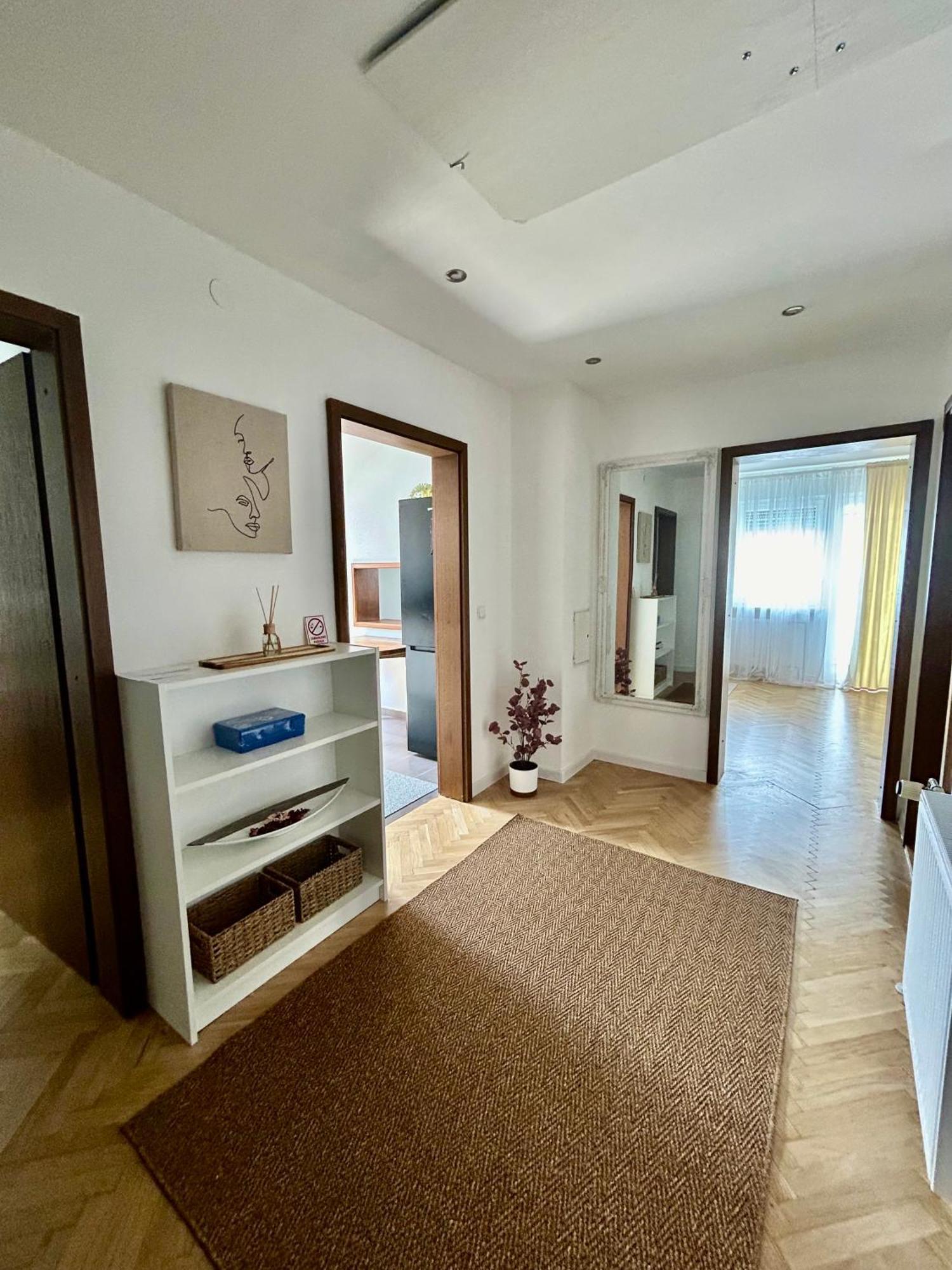 Apartman Tony Deluxe Near Zagreb Airport Velika Gorica Exteriör bild