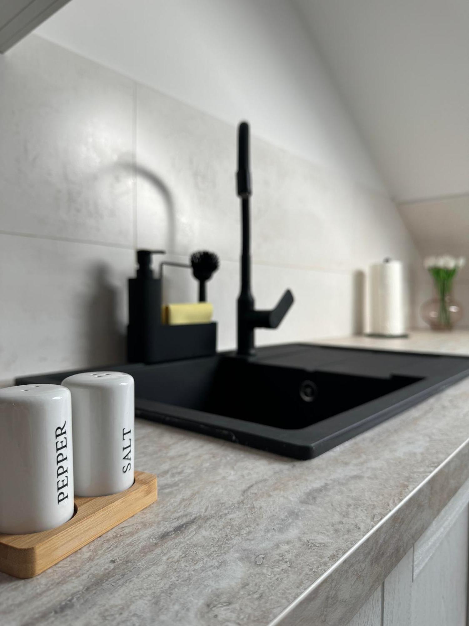 Apartman Tony Deluxe Near Zagreb Airport Velika Gorica Exteriör bild